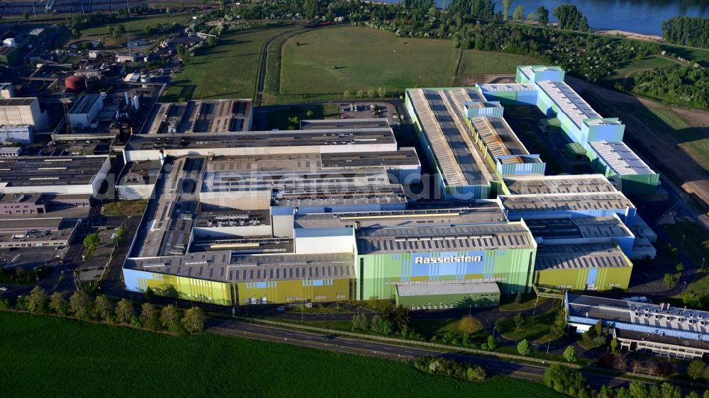 Aerial photograph Andernach - Building and production halls on the premises of of thyssenkrupp Rasselstein GmbH on Koblenzer Strasse in Andernach in the state Rhineland-Palatinate, Germany
