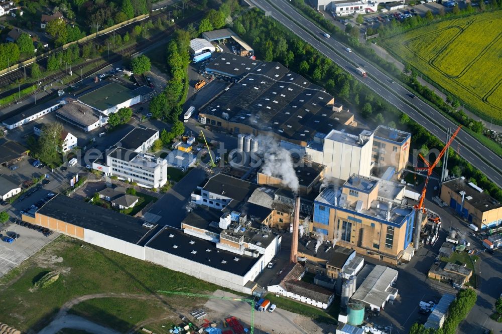 Aerial image Uelzen - Building and production halls on the premises of of Uelzena eG Im Neuen Felde in Uelzen in the state Lower Saxony, Germany