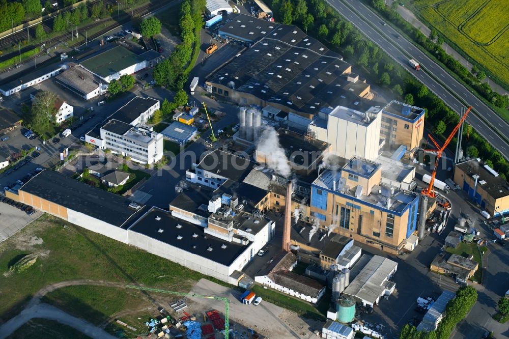 Uelzen from the bird's eye view: Building and production halls on the premises of of Uelzena eG Im Neuen Felde in Uelzen in the state Lower Saxony, Germany