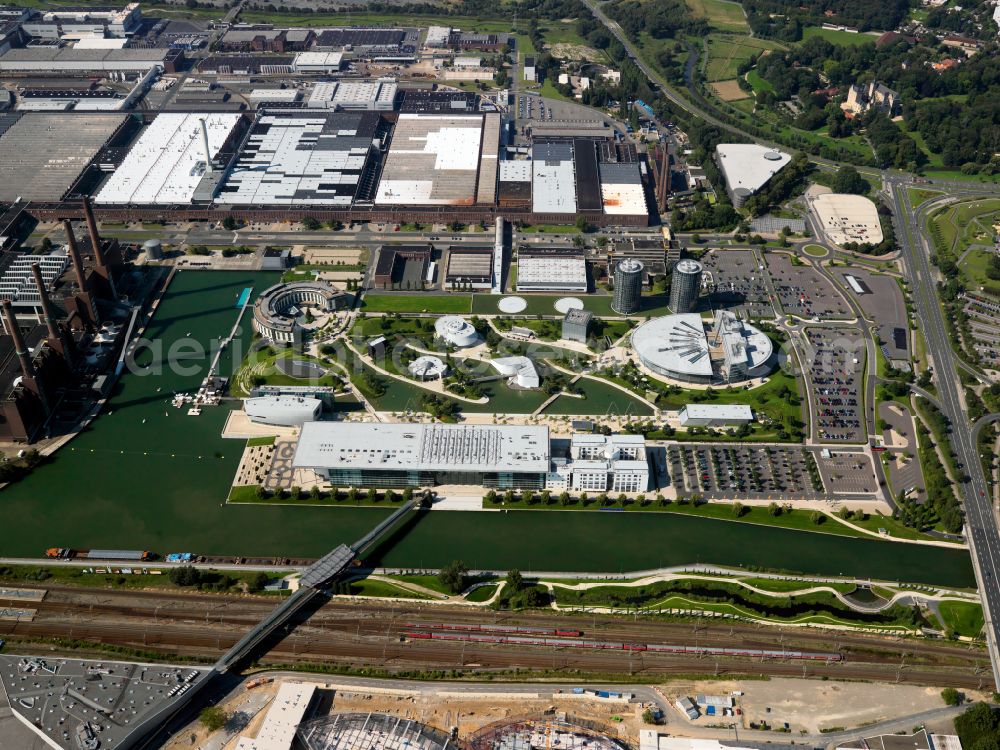 Wolfsburg from the bird's eye view: Production halls on the premises of of VW VOLKSWAGEN AG on street VW-Mittelstrasse in Wolfsburg in the state Lower Saxony, Germany