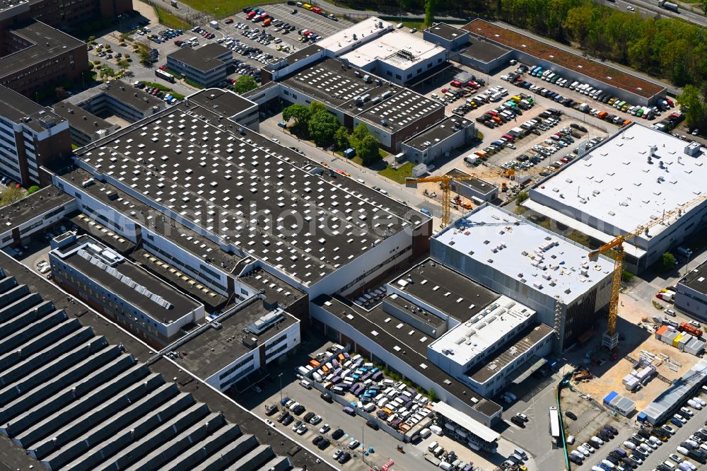 Wolfsburg from above - Production halls on the premises of of VW VOLKSWAGEN AG in Wolfsburg in the state Lower Saxony, Germany