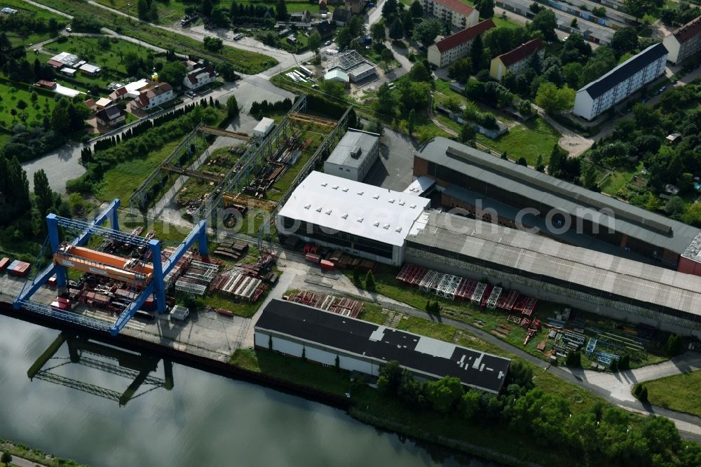 Aerial photograph Elbe-Parey - Building and production halls on the premises of of Wiegel Parey GmbH & Co. KG on Genthiner Strasse in the district Parey in Elbe-Parey in the state Saxony-Anhalt, Germany