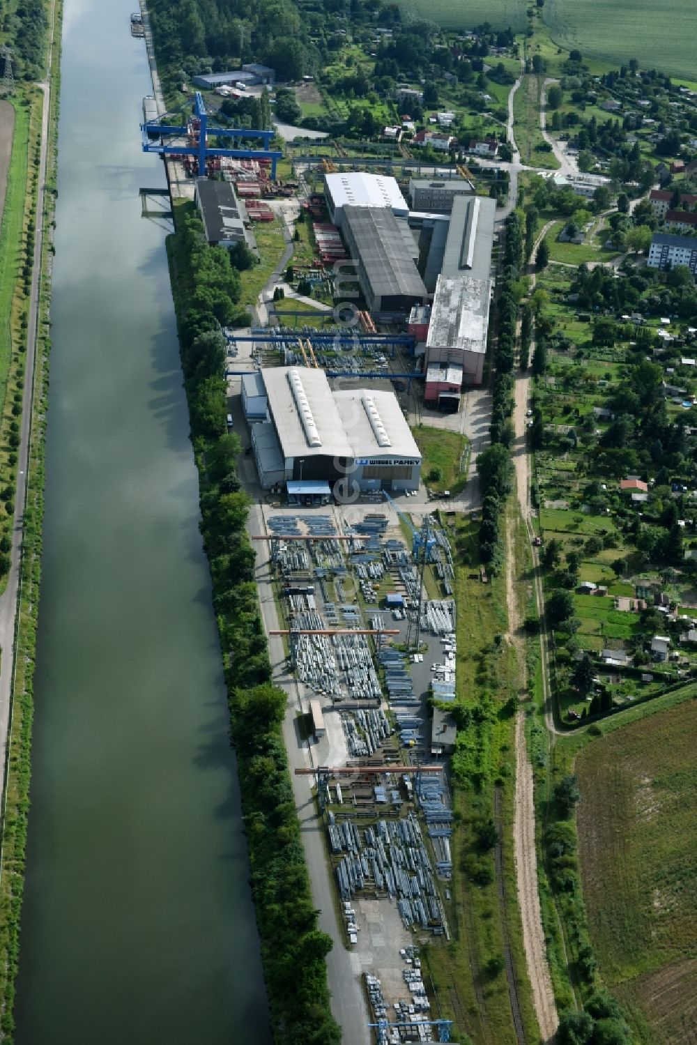 Aerial photograph Elbe-Parey - Building and production halls on the premises of of Wiegel Parey GmbH & Co. KG on Genthiner Strasse in the district Parey in Elbe-Parey in the state Saxony-Anhalt, Germany