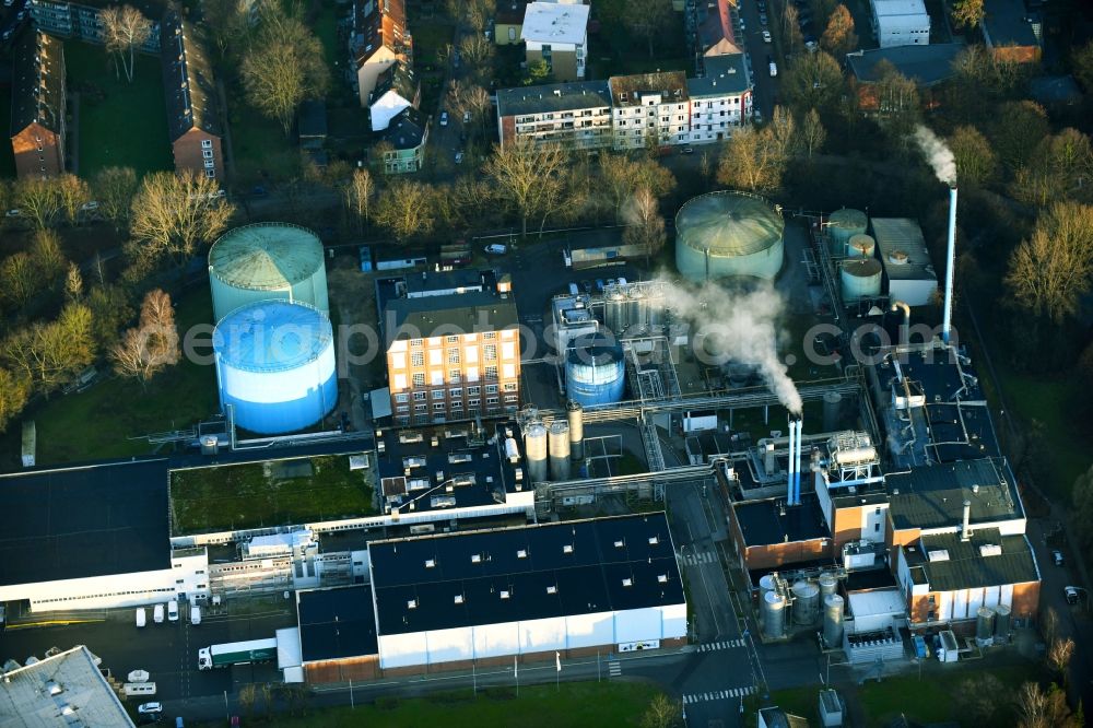 Hamburg from the bird's eye view: Building and production halls on the premises of Deutsche Hefewerke GmbH in the district Wandsbek in Hamburg, Germany