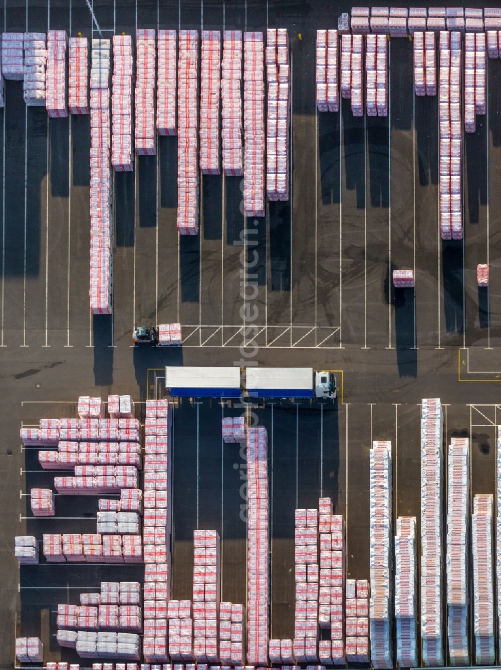 Aerial photograph Gladbeck - Building and production halls on the premises of DEUTSCHE ROCKWOOL Mineralwoll GmbH & Co. OHG in Gladbeck in the state North Rhine-Westphalia