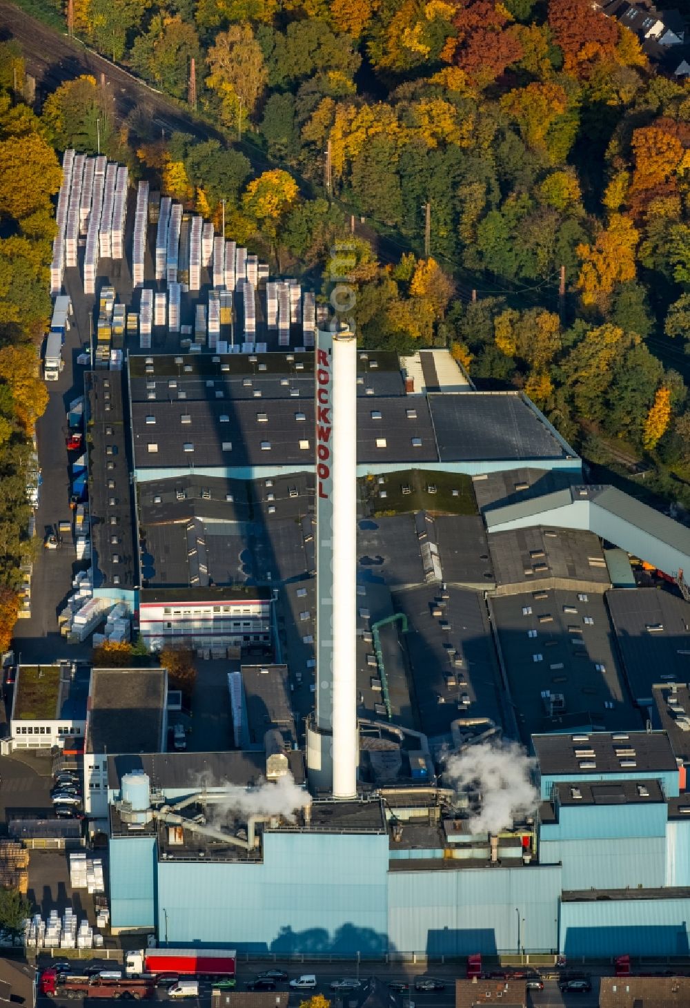 Gladbeck from the bird's eye view: Building and production halls on the premises of DEUTSCHE ROCKWOOL Mineralwoll GmbH & Co. OHG in Gladbeck in the state North Rhine-Westphalia