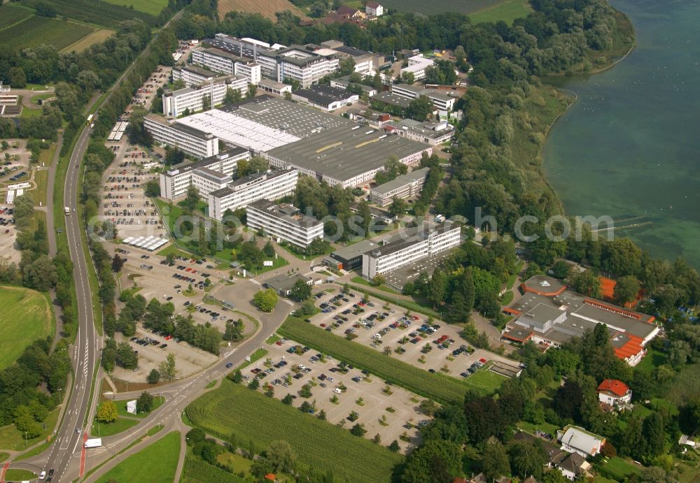 Immenstaad am Bodensee from the bird's eye view: Building and production halls on the premises Flugzeughersteller Dornier-Werke von of Airbus Group in Immenstaad am Bodensee in the state Baden-Wuerttemberg, Germany