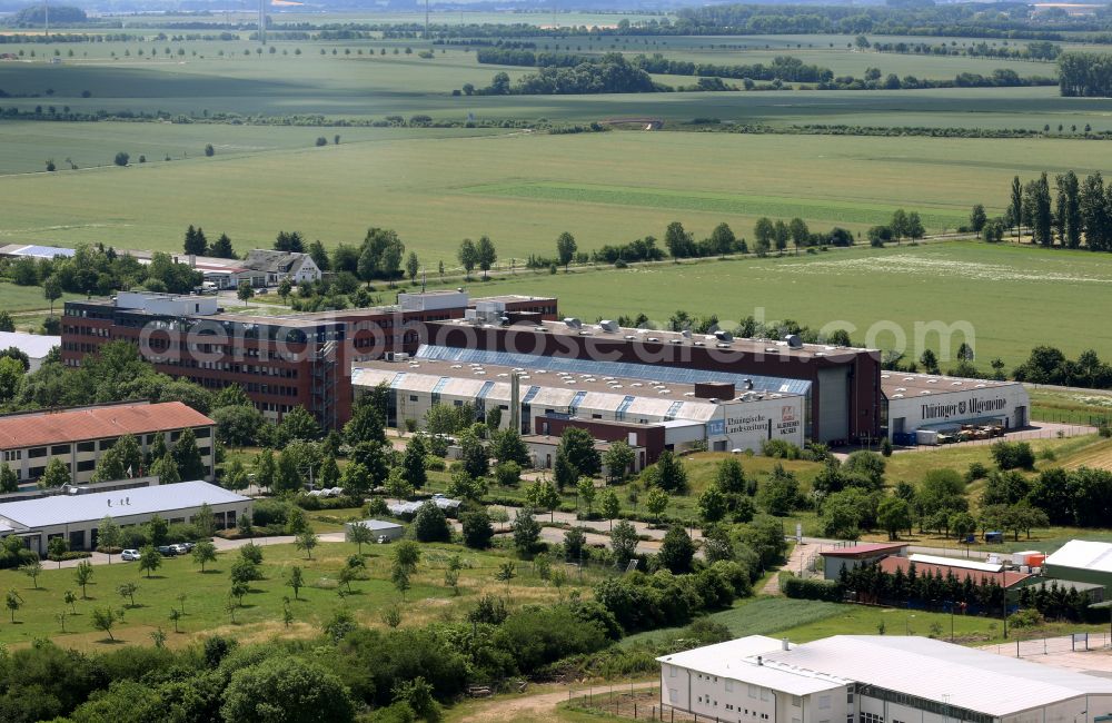 Aerial photograph Erfurt - Buildings and production halls on the factory premises of the offset printing Presse- and Medienhauses of Zeitungen Thueringer Allgemeine, Thueringische Landeszeitung and Allgemeiner Anzeiger on street Gottstedter Landstrasse in Erfurt in the state Thuringia, Germany