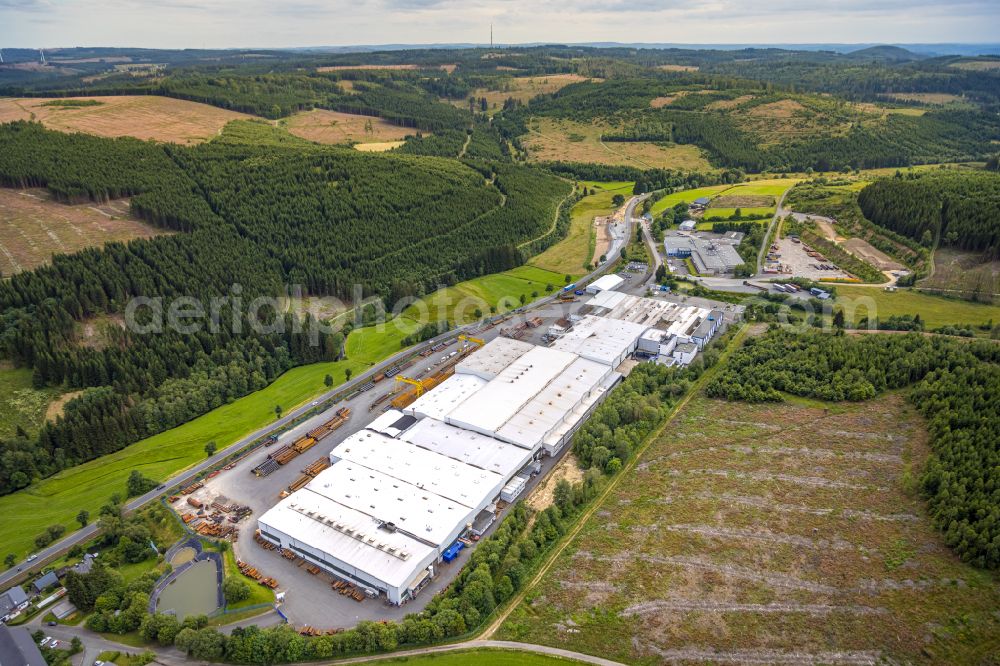 Aerial photograph Erndtebrück - Buildings and production halls on the factory premises of EEW Pipe Production Erndtebrueck GmbH & Co. KG (EEW PPE) on the street Im Gruenewald in Erndtebrueck in Siegerland in the federal state of North Rhine-Westphalia, Germany