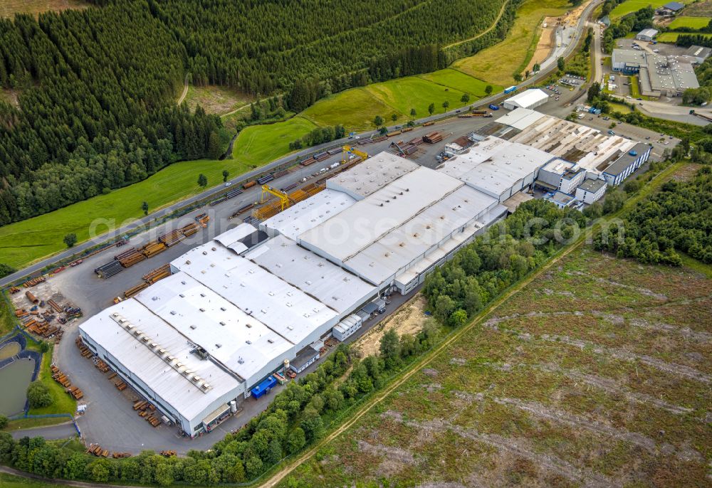 Erndtebrück from above - Buildings and production halls on the factory premises of EEW Pipe Production Erndtebrueck GmbH & Co. KG (EEW PPE) on the street Im Gruenewald in Erndtebrueck in Siegerland in the federal state of North Rhine-Westphalia, Germany