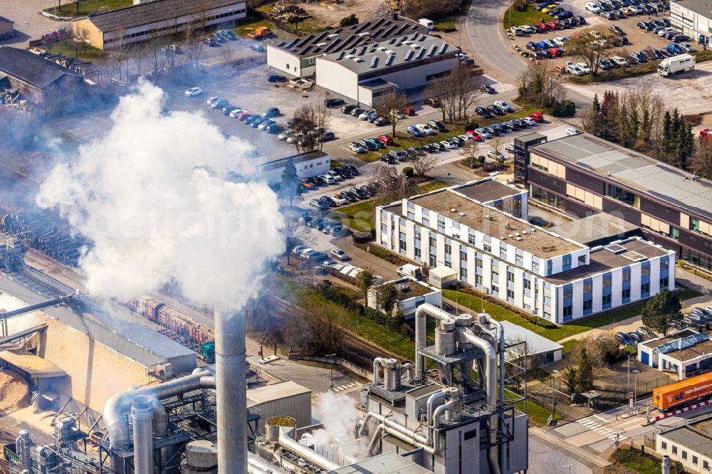 Aerial photograph Brilon - Building and production halls on the premises of Egger Holzwerkstoffe Brilon GmbH & Co. KG on street Im Kissen in Brilon at Sauerland in the state North Rhine-Westphalia, Germany