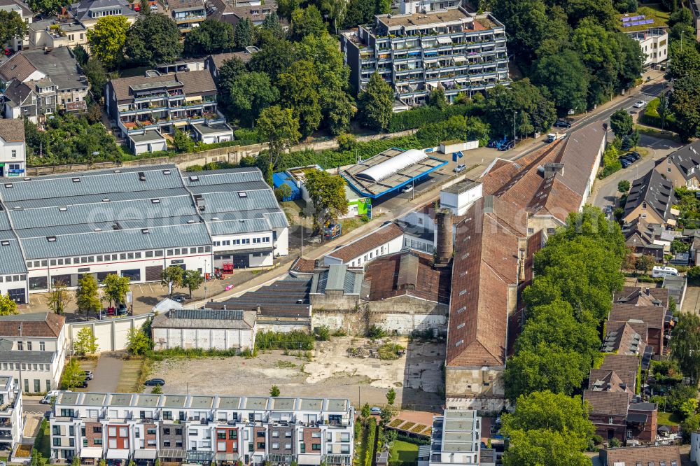 Kettwig from the bird's eye view: Factory premises of the former Kammgarnspinnerei factory on Bachstrasse in Kettwig in the Ruhr area in the state of North Rhine-Westphalia, Germany