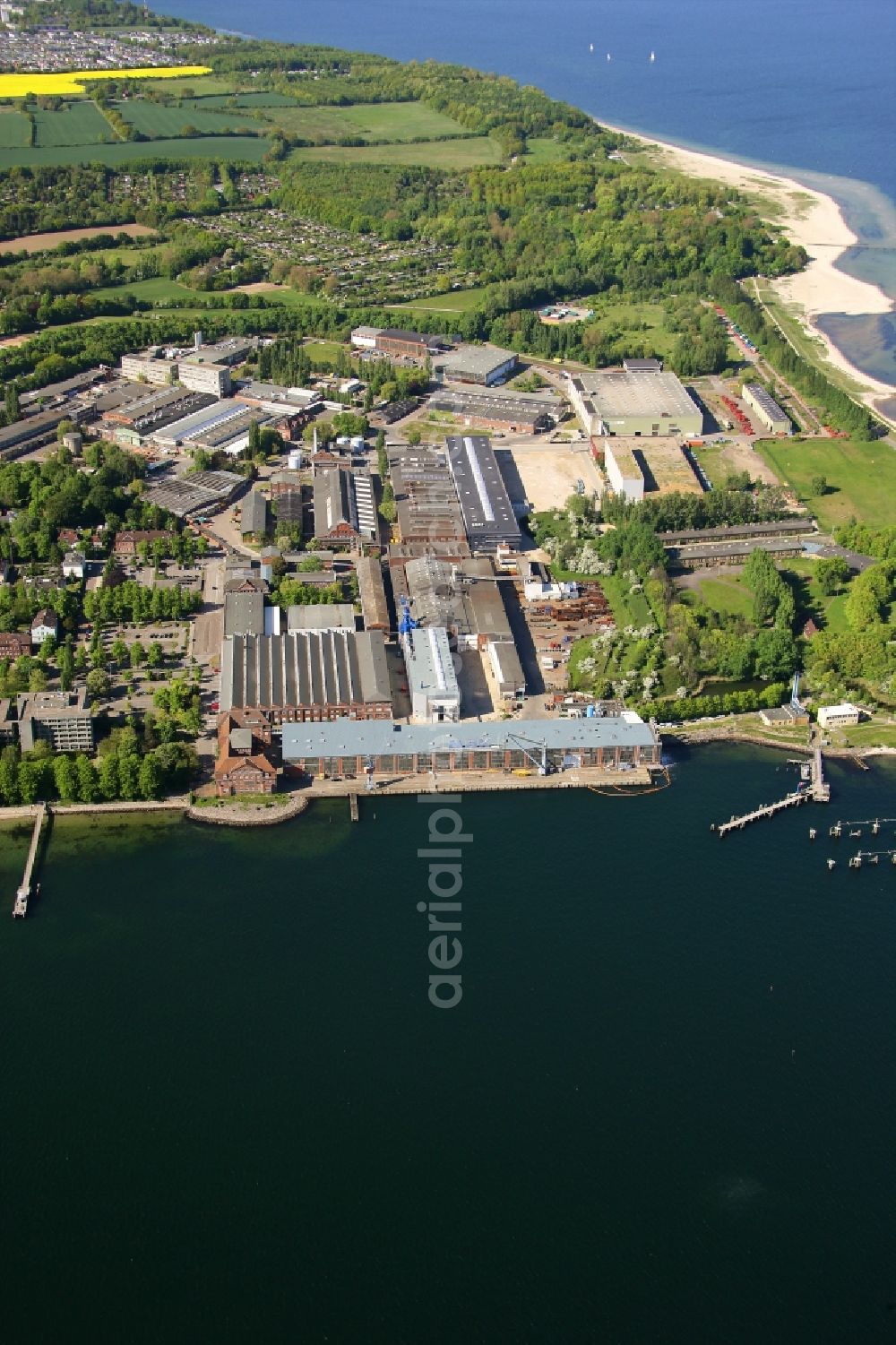 Aerial image Kiel - Building and production halls on the premises of ehemaligen Giesserei Kiel GmbH in the district Friedrichsort in Kiel in the state Schleswig-Holstein, Germany