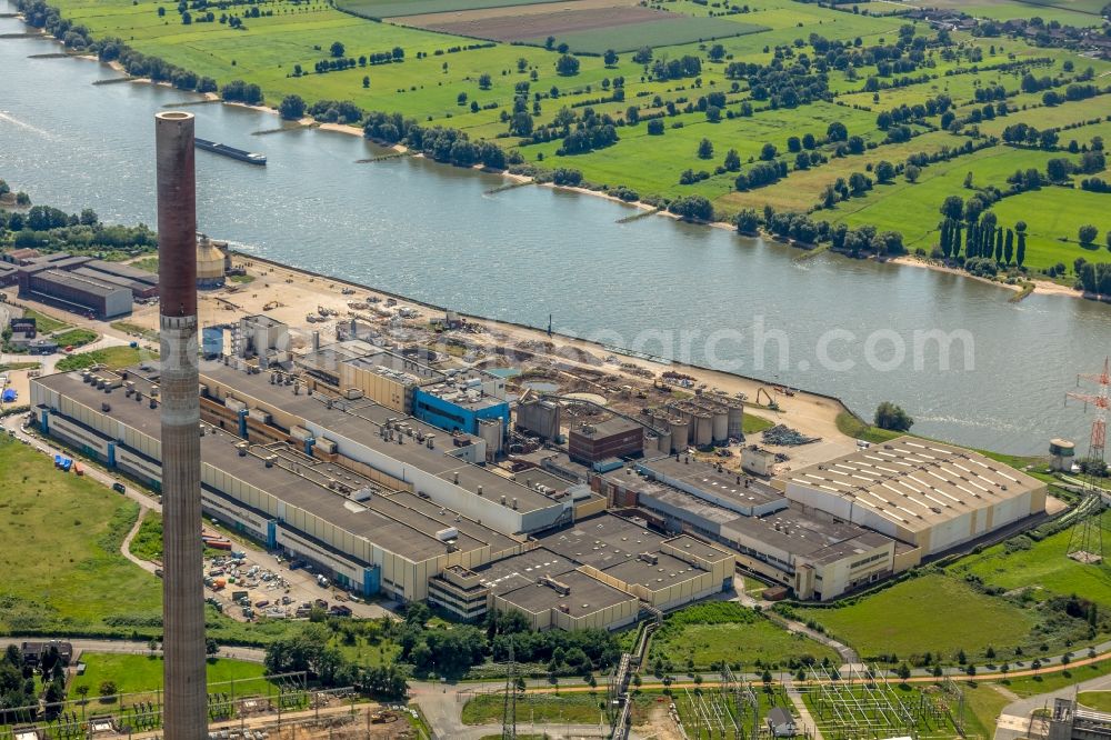 Duisburg from above - Building and production halls on the premises of ehemaligen Papierfabrik Norske Skog and of Papierfabrik Haindl in the district Walsum in Duisburg in the state North Rhine-Westphalia, Germany