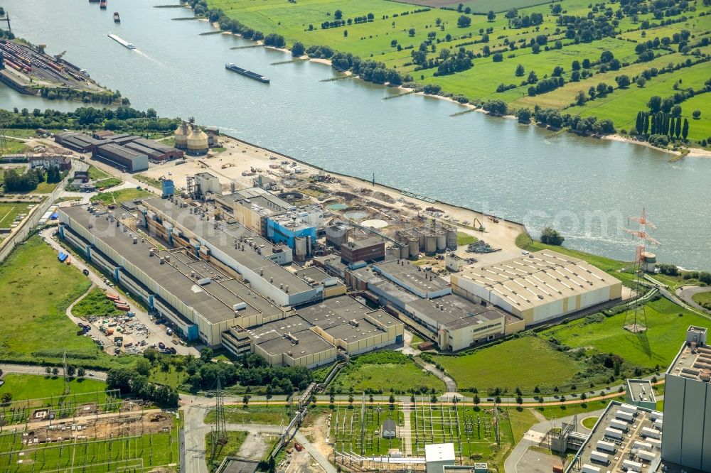 Aerial photograph Duisburg - Building and production halls on the premises of ehemaligen Papierfabrik Norske Skog and of Papierfabrik Haindl in the district Walsum in Duisburg in the state North Rhine-Westphalia, Germany