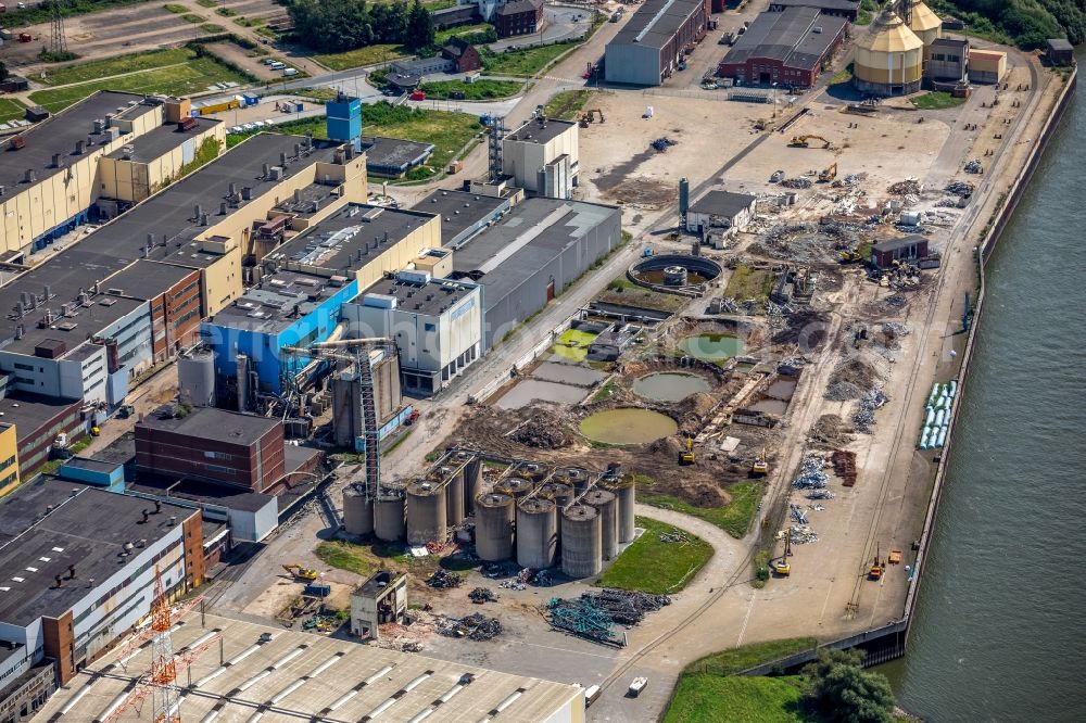 Duisburg from above - Building and production halls on the premises of ehemaligen Papierfabrik Norske Skog and of Papierfabrik Haindl in the district Walsum in Duisburg in the state North Rhine-Westphalia, Germany