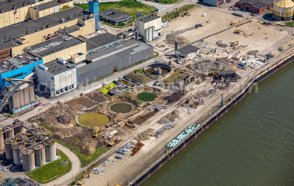 Duisburg from above - Building and production halls on the premises of ehemaligen Papierfabrik Norske Skog and of Papierfabrik Haindl in the district Walsum in Duisburg in the state North Rhine-Westphalia, Germany