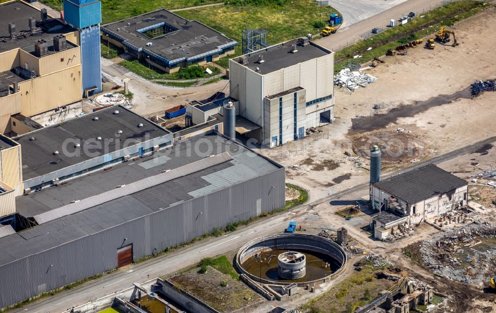 Aerial image Duisburg - Building and production halls on the premises of ehemaligen Papierfabrik Norske Skog and of Papierfabrik Haindl in the district Walsum in Duisburg in the state North Rhine-Westphalia, Germany