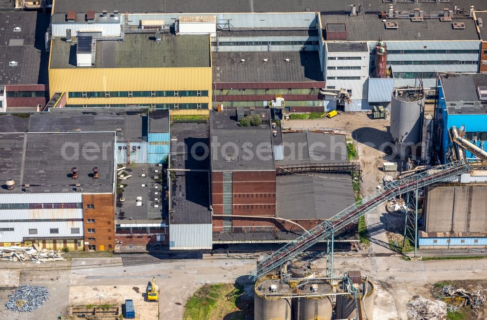 Duisburg from above - Building and production halls on the premises of ehemaligen Papierfabrik Norske Skog and of Papierfabrik Haindl in the district Walsum in Duisburg in the state North Rhine-Westphalia, Germany