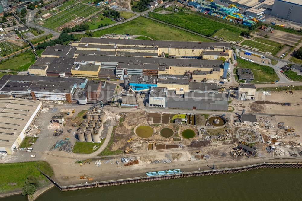 Aerial image Duisburg - Building and production halls on the premises of ehemaligen Papierfabrik Norske Skog and of Papierfabrik Haindl in the district Walsum in Duisburg in the state North Rhine-Westphalia, Germany