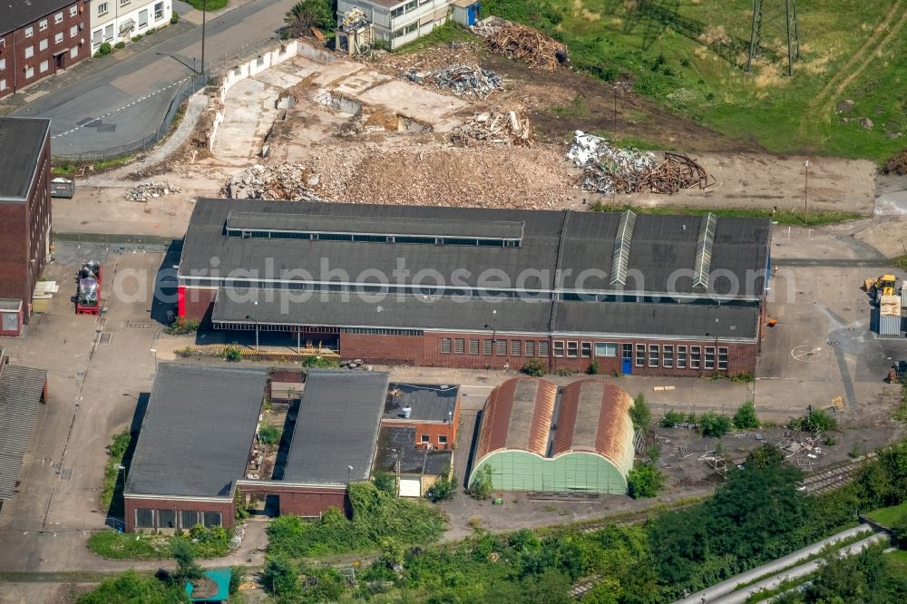 Duisburg from the bird's eye view: Building and production halls on the premises of ehemaligen Papierfabrik Norske Skog and of Papierfabrik Haindl in the district Walsum in Duisburg in the state North Rhine-Westphalia, Germany