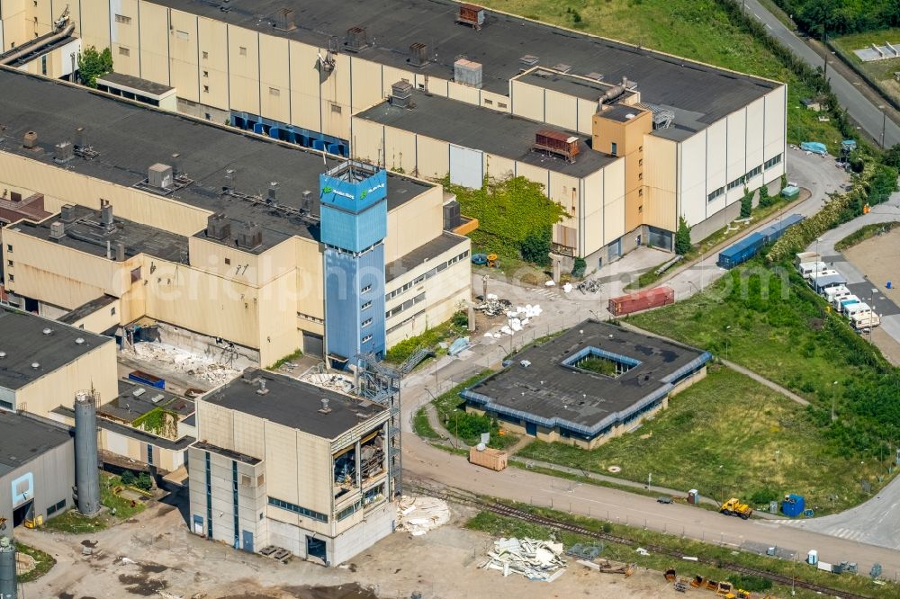 Aerial image Duisburg - Building and production halls on the premises of ehemaligen Papierfabrik Norske Skog and of Papierfabrik Haindl in the district Walsum in Duisburg in the state North Rhine-Westphalia, Germany