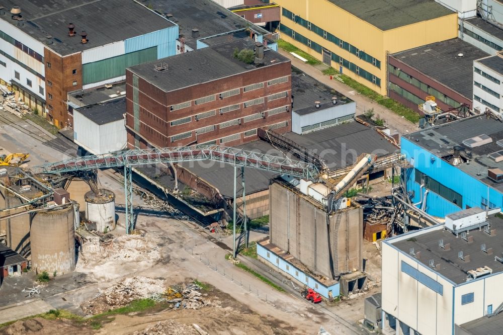 Aerial photograph Duisburg - Building and production halls on the premises of ehemaligen Papierfabrik Norske Skog and of Papierfabrik Haindl in the district Walsum in Duisburg in the state North Rhine-Westphalia, Germany