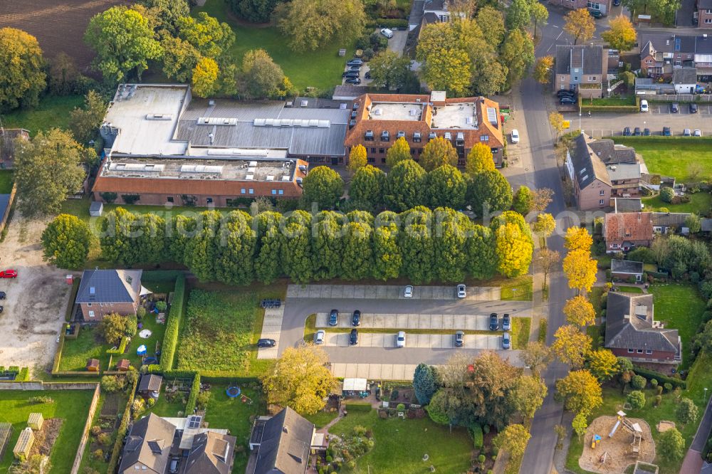 Aerial image Uedem - Building and production halls on the premises of ELTEN GMBH on street Ostwall in the district Keppeln in Uedem in the state North Rhine-Westphalia, Germany