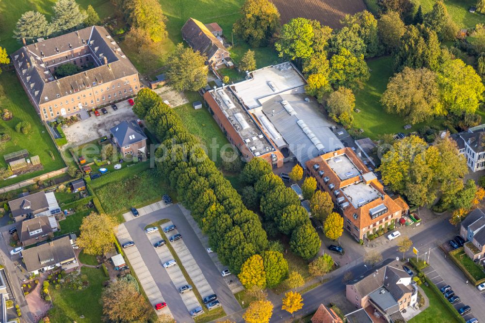 Uedem from above - Building and production halls on the premises of ELTEN GMBH on street Ostwall in the district Keppeln in Uedem in the state North Rhine-Westphalia, Germany