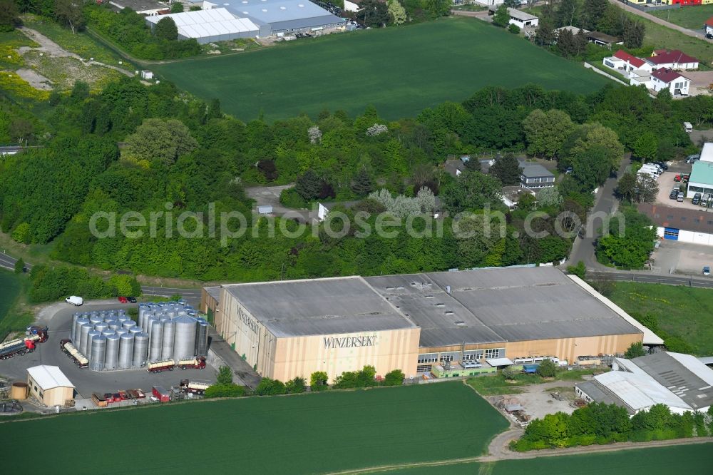 Sprendlingen from the bird's eye view: Building and production halls on the premises of Erzeugergemeinschaft Winzersekt GmbH on Michel-Mort-Strasse in Sprendlingen in the state Rhineland-Palatinate, Germany