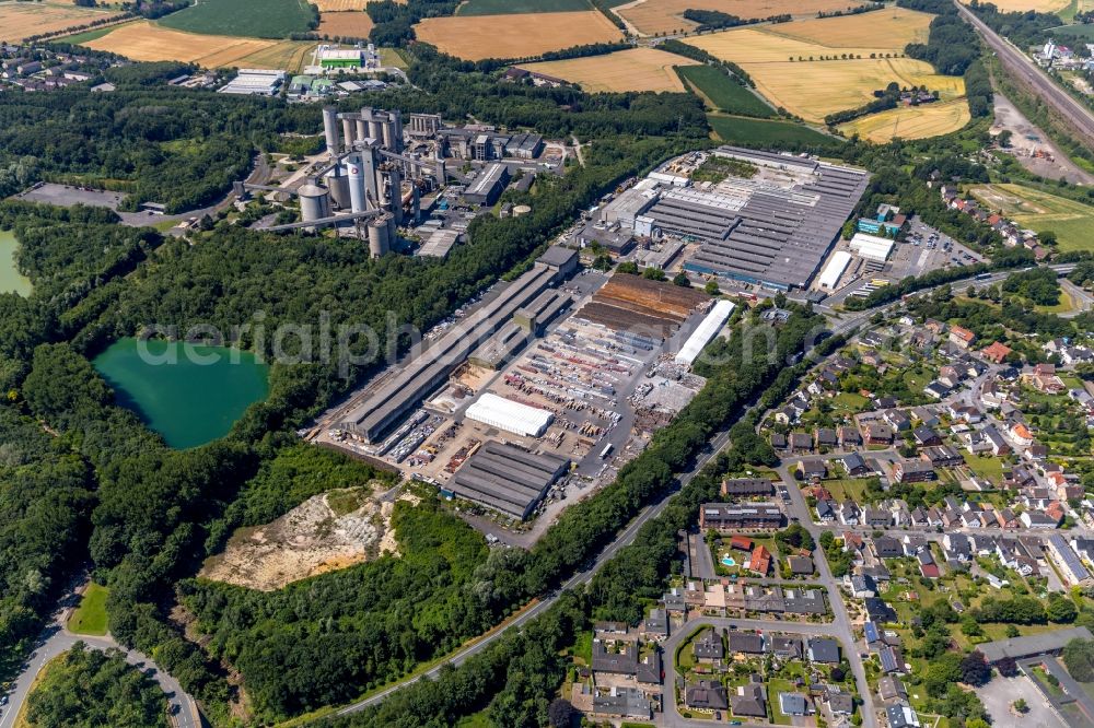 Aerial photograph Neubeckum - Building and production halls on the premises of Eternit GmbH in Neubeckum in the state North Rhine-Westphalia, Germany