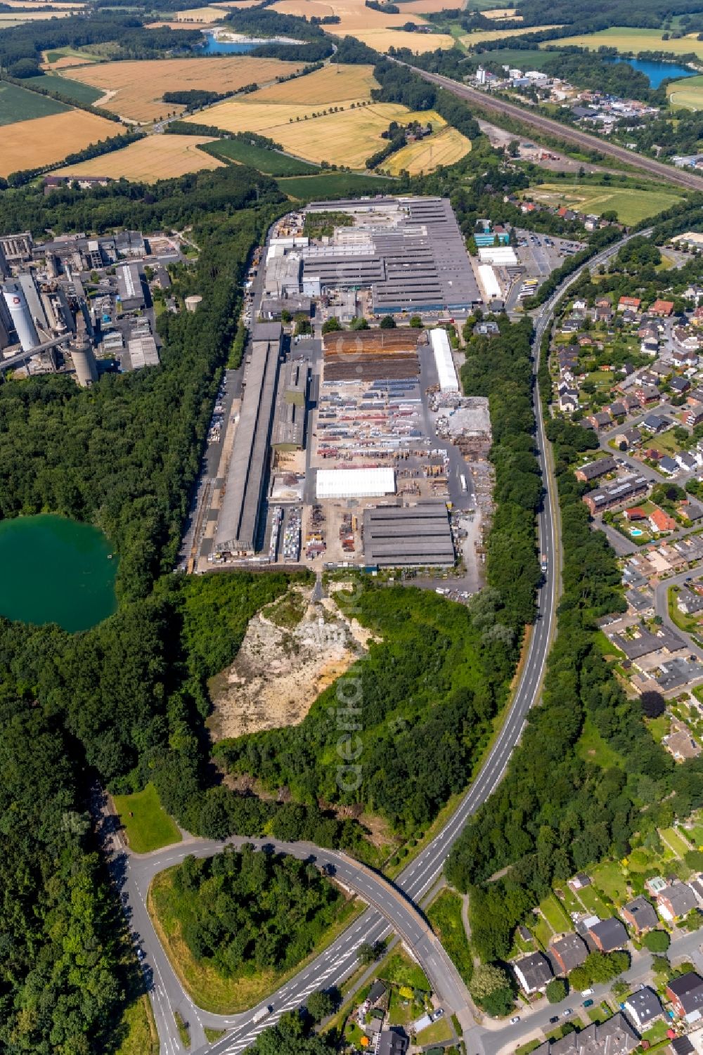 Aerial photograph Neubeckum - Building and production halls on the premises of Eternit GmbH in Neubeckum in the state North Rhine-Westphalia, Germany