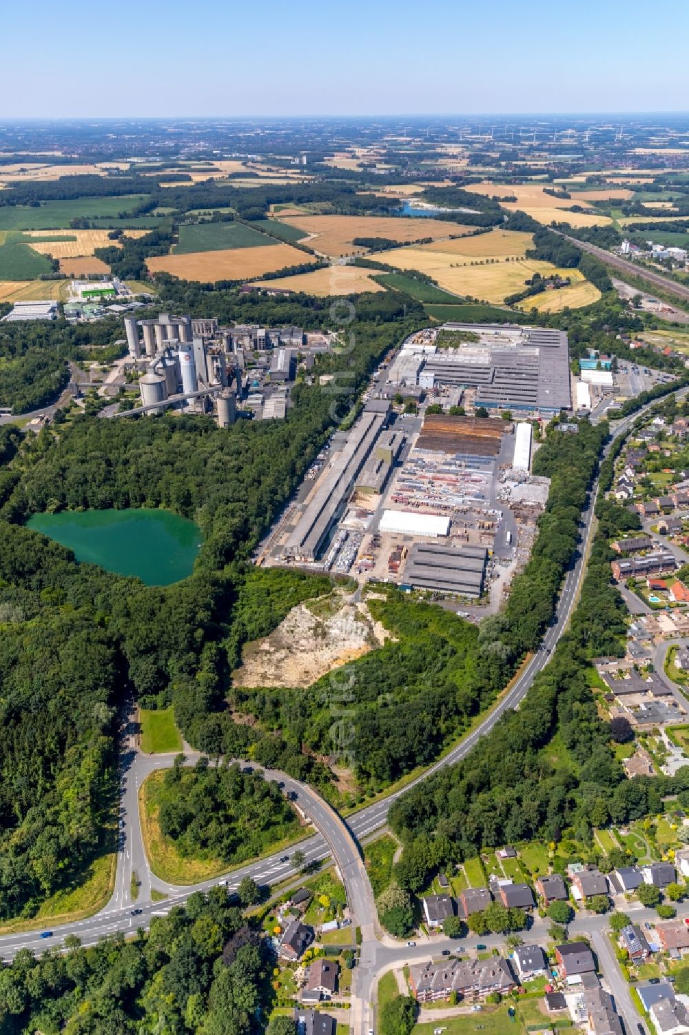 Aerial photograph Neubeckum - Building and production halls on the premises of Eternit GmbH in Neubeckum in the state North Rhine-Westphalia, Germany