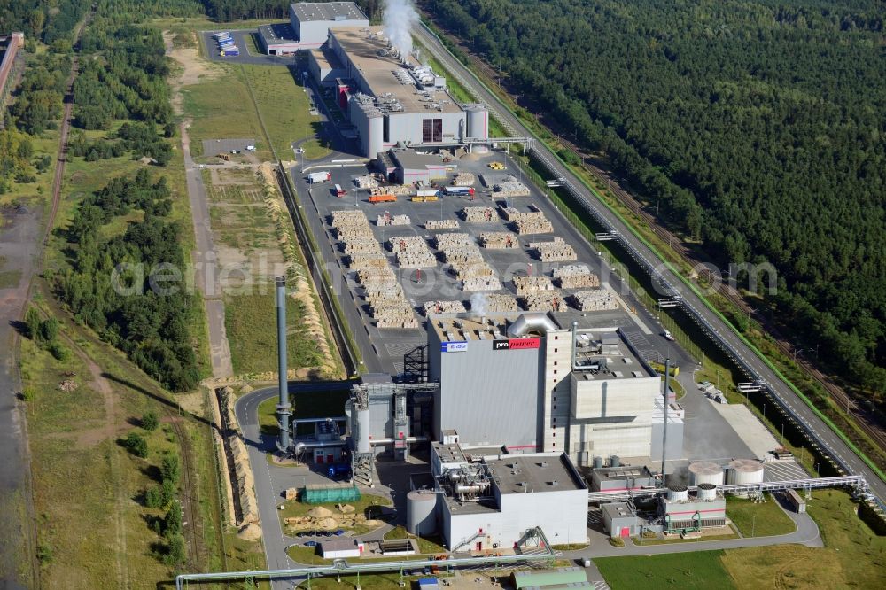 Eisenhüttenstadt from above - View at the premises of the factory for corrugated base paper Propapier PM2 GmbH factory in Eisenhuettenstadt in Brandenburg. Here to see the paper factory with the power plant operated by EnBW Energie AG, which supplies only the paper mill with electricity, steam and heat