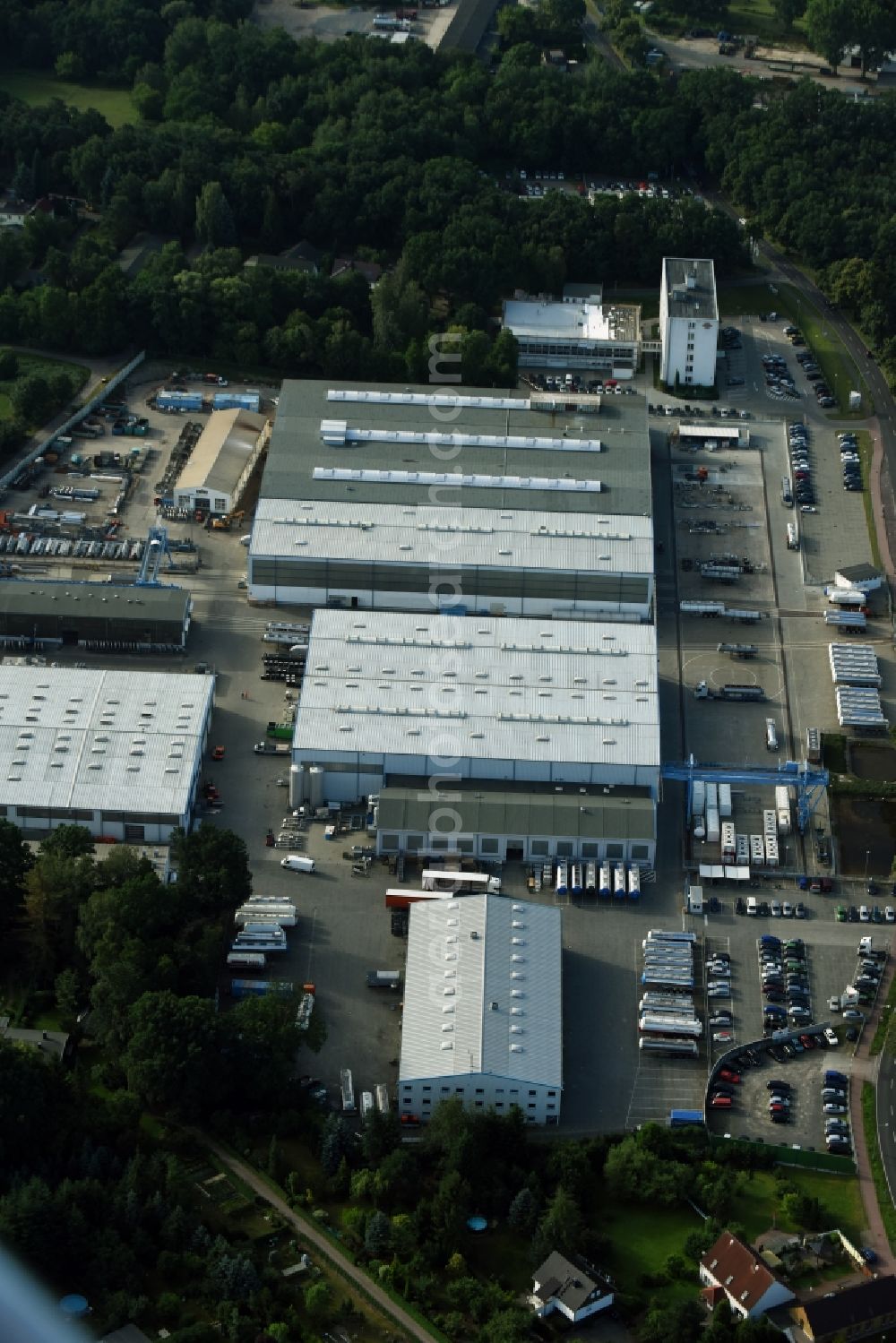 Aerial photograph Lutherstadt Wittenberg - Building and production halls on the premises of Feldbinder Spezialfahrzeugwerke GmbH in Lutherstadt Wittenberg in the state Saxony-Anhalt