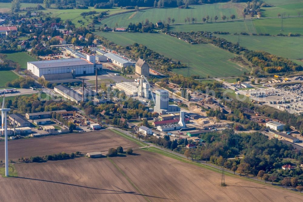 Niemegk from the bird's eye view: Building and production halls on the premises of Fels factorye in Niemegk in the state Brandenburg, Germany