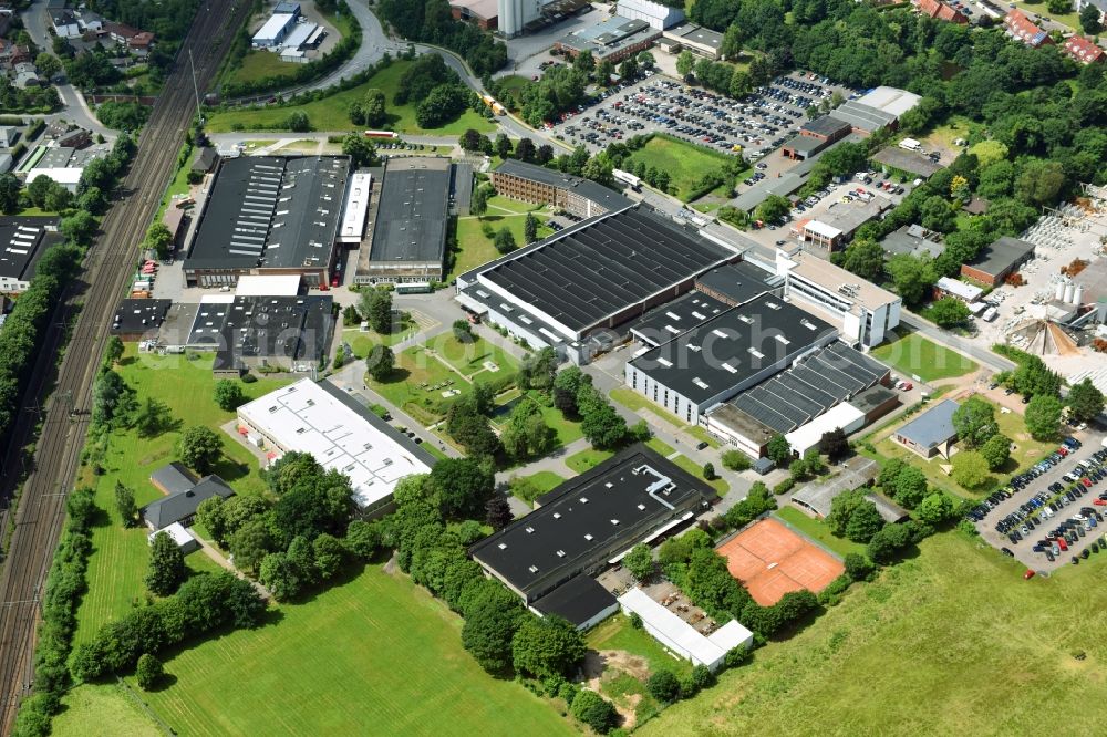 Schwarzenbek from the bird's eye view: Building and production halls on the premises of Fette Compacting GmbH along the Grabauer Strasse in Schwarzenbeck in the state Schleswig-Holstein, Germany