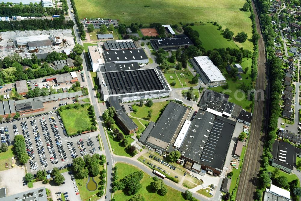 Aerial photograph Schwarzenbek - Building and production halls on the premises of Fette Compacting GmbH along the Grabauer Strasse in Schwarzenbeck in the state Schleswig-Holstein, Germany