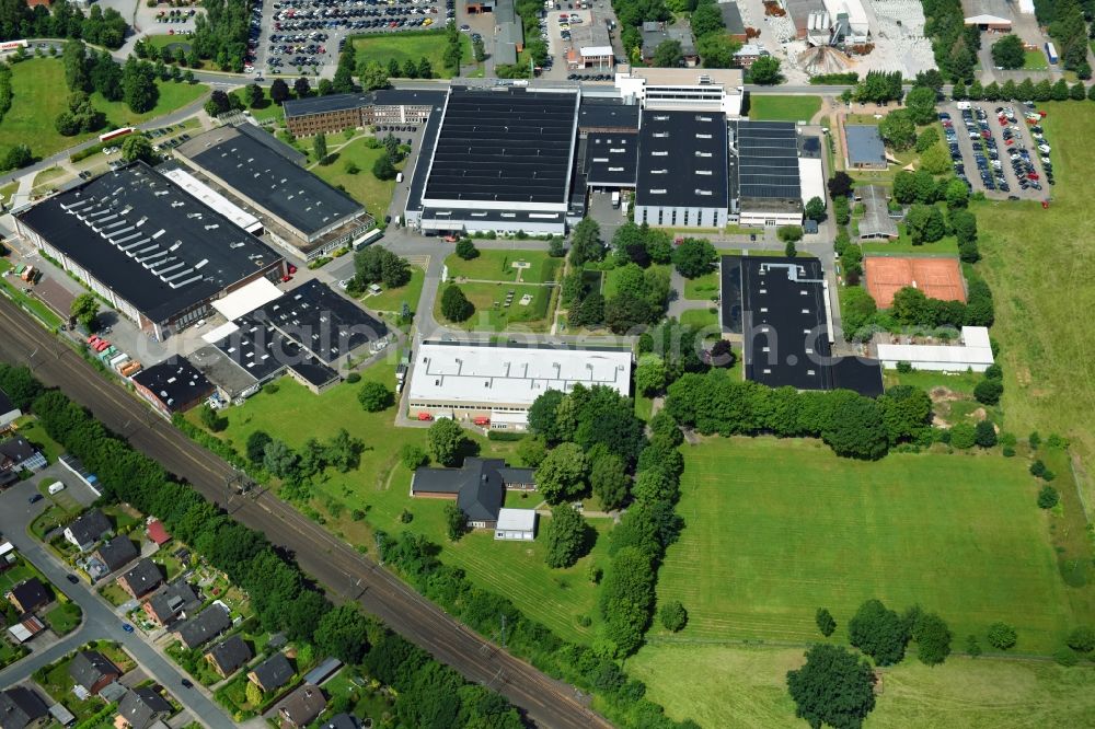 Aerial photograph Schwarzenbek - Building and production halls on the premises of Fette Compacting GmbH along the Grabauer Strasse in Schwarzenbeck in the state Schleswig-Holstein, Germany