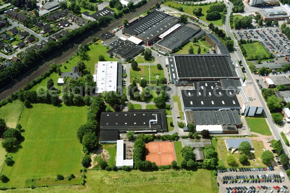 Schwarzenbek from above - Building and production halls on the premises of Fette Compacting GmbH along the Grabauer Strasse in Schwarzenbeck in the state Schleswig-Holstein, Germany