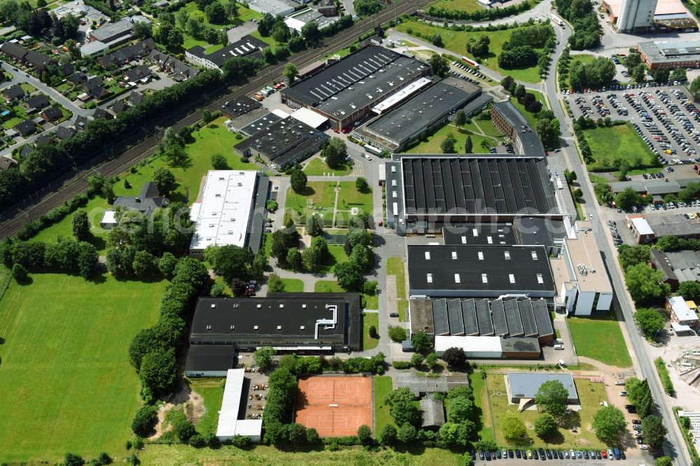 Aerial image Schwarzenbek - Building and production halls on the premises of Fette Compacting GmbH along the Grabauer Strasse in Schwarzenbeck in the state Schleswig-Holstein, Germany