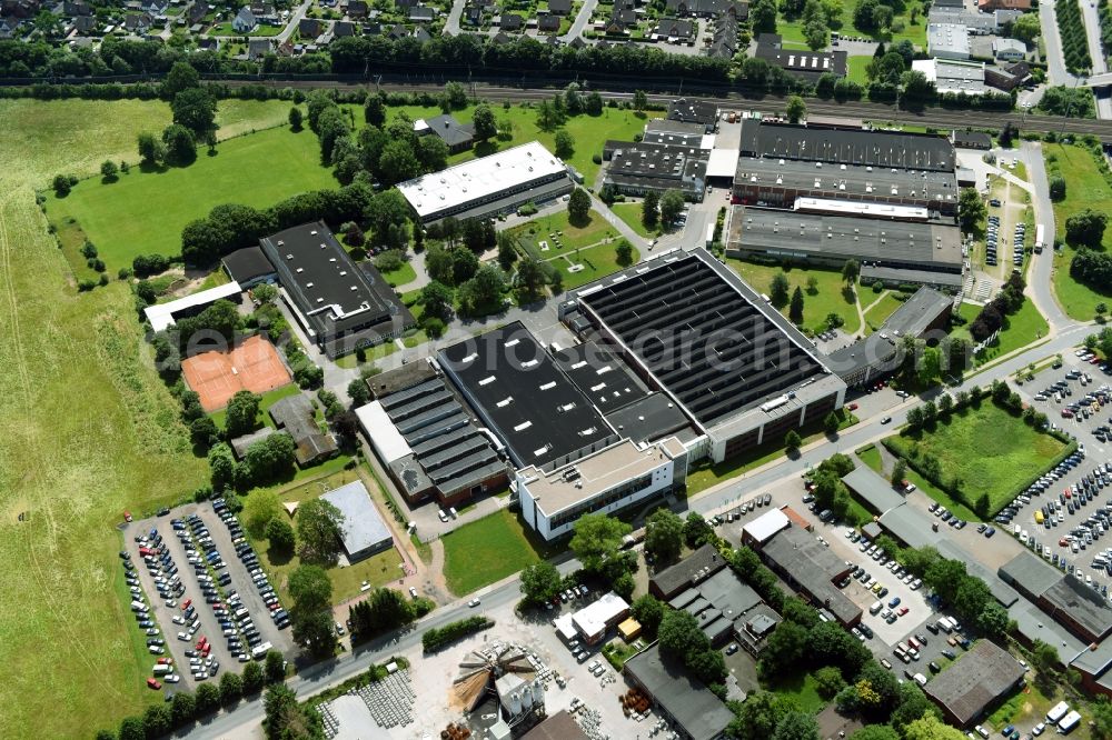 Aerial image Schwarzenbek - Building and production halls on the premises of Fette Compacting GmbH along the Grabauer Strasse in Schwarzenbeck in the state Schleswig-Holstein, Germany