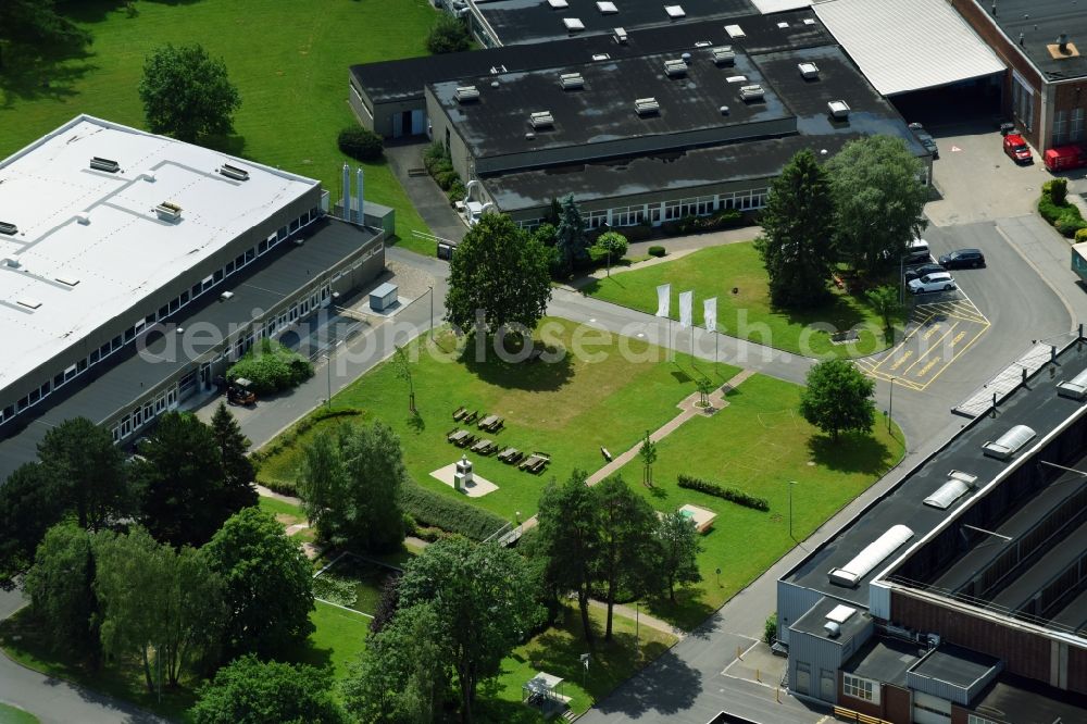 Aerial photograph Schwarzenbek - Building and production halls on the premises of Fette Compacting GmbH along the Grabauer Strasse in Schwarzenbeck in the state Schleswig-Holstein, Germany