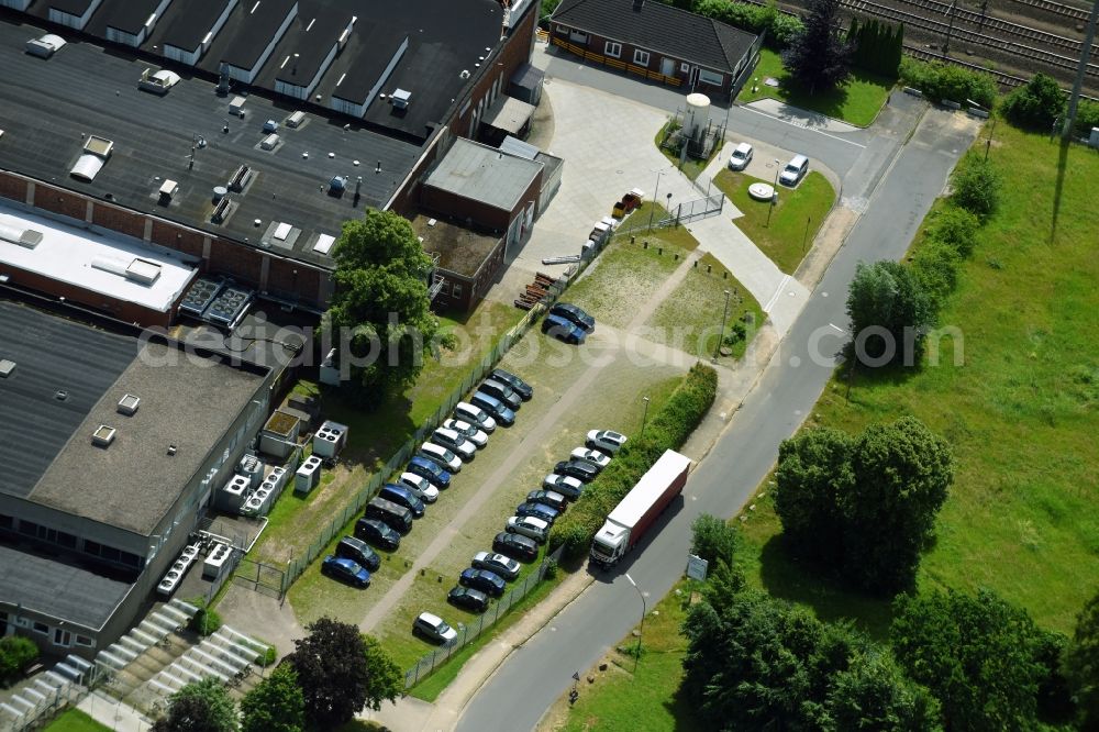 Aerial image Schwarzenbek - Building and production halls on the premises of Fette Compacting GmbH along the Grabauer Strasse in Schwarzenbeck in the state Schleswig-Holstein, Germany