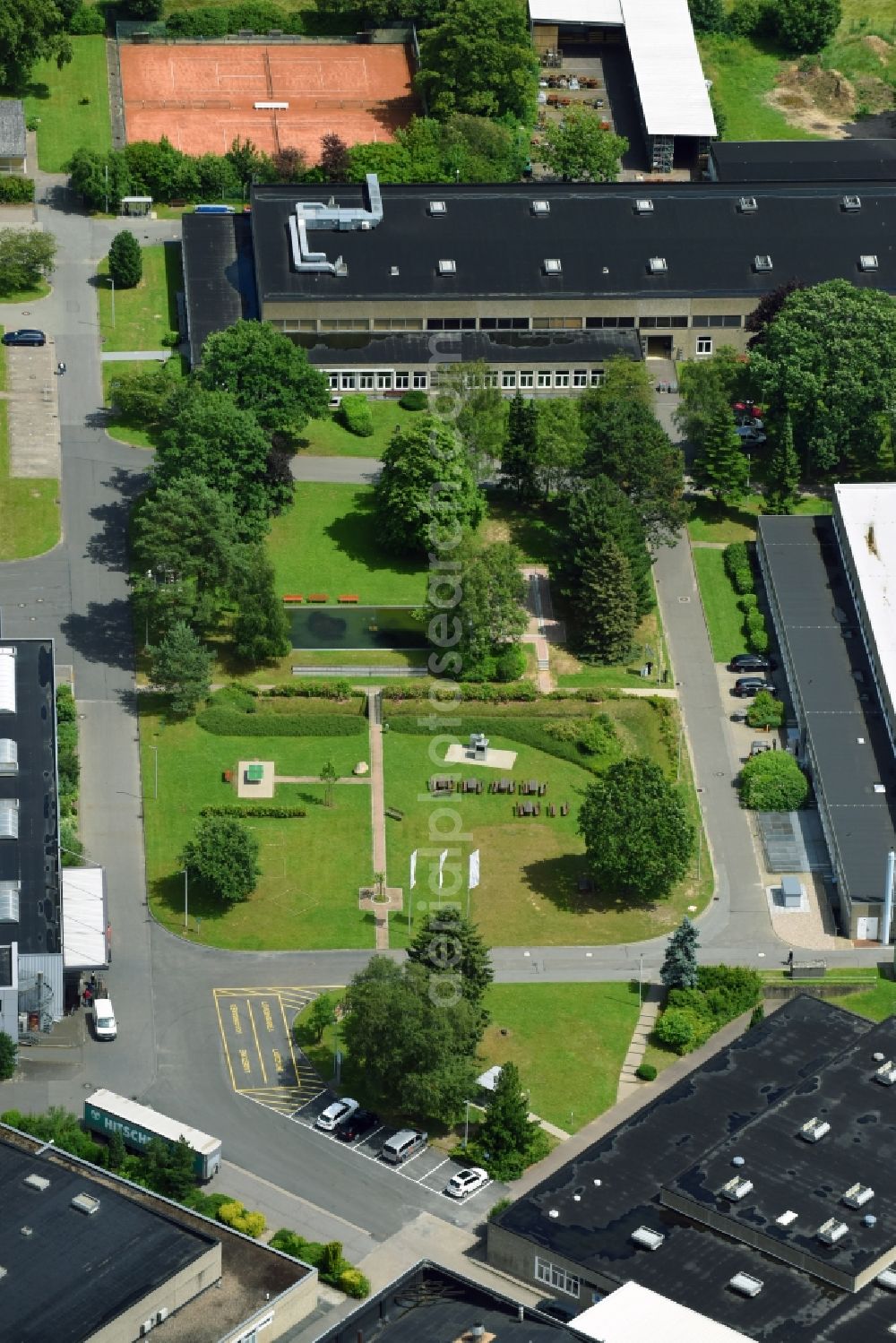 Aerial image Schwarzenbek - Building and production halls on the premises of Fette Compacting GmbH along the Grabauer Strasse in Schwarzenbeck in the state Schleswig-Holstein, Germany