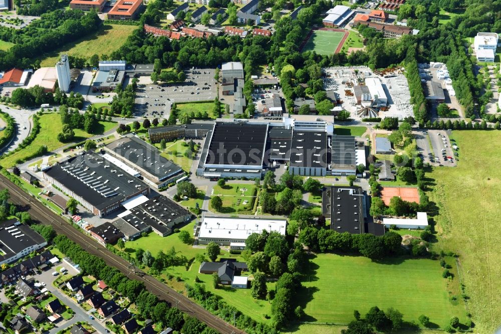 Schwarzenbek from above - Building and production halls on the premises of Fette Compacting GmbH along the Grabauer Strasse in Schwarzenbeck in the state Schleswig-Holstein, Germany