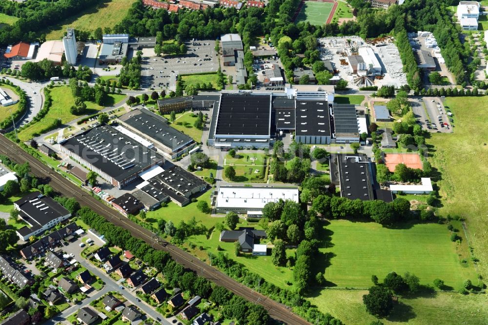 Schwarzenbek from the bird's eye view: Building and production halls on the premises of Fette Compacting GmbH along the Grabauer Strasse in Schwarzenbeck in the state Schleswig-Holstein, Germany