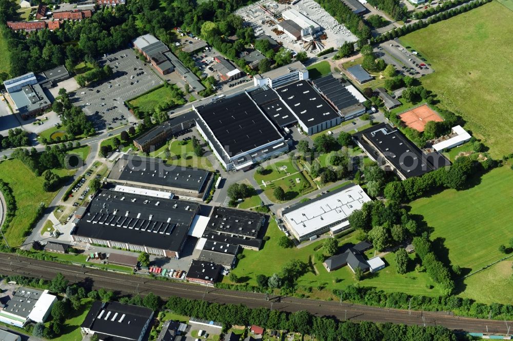 Aerial image Schwarzenbek - Building and production halls on the premises of Fette Compacting GmbH along the Grabauer Strasse in Schwarzenbeck in the state Schleswig-Holstein, Germany