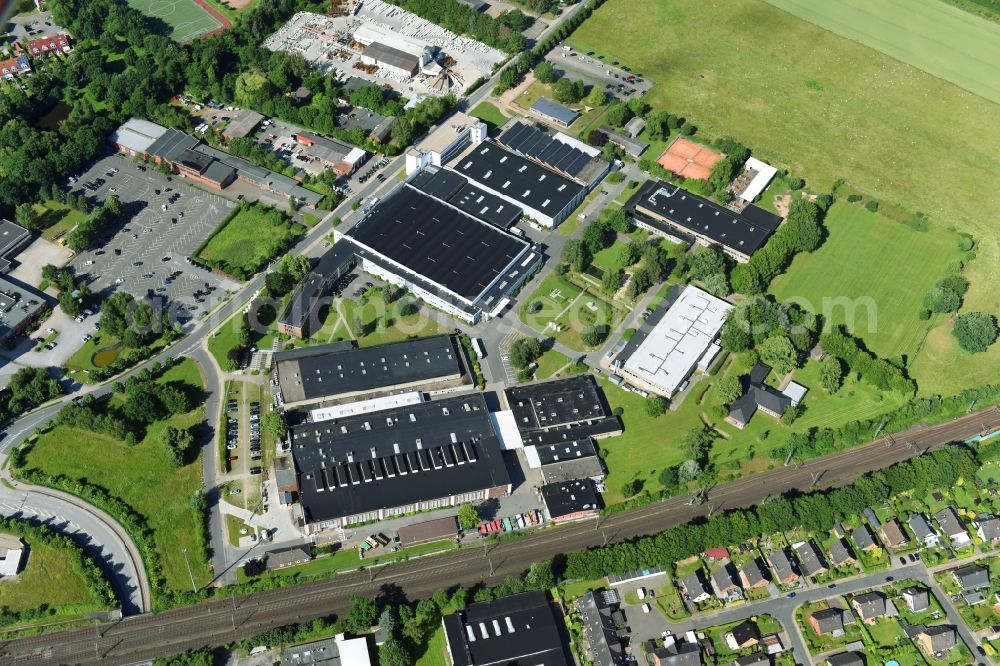 Schwarzenbek from the bird's eye view: Building and production halls on the premises of Fette Compacting GmbH along the Grabauer Strasse in Schwarzenbeck in the state Schleswig-Holstein, Germany