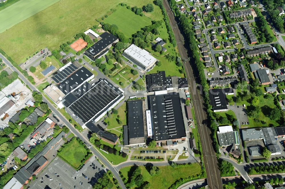 Schwarzenbek from the bird's eye view: Building and production halls on the premises of Fette Compacting GmbH along the Grabauer Strasse in Schwarzenbeck in the state Schleswig-Holstein, Germany